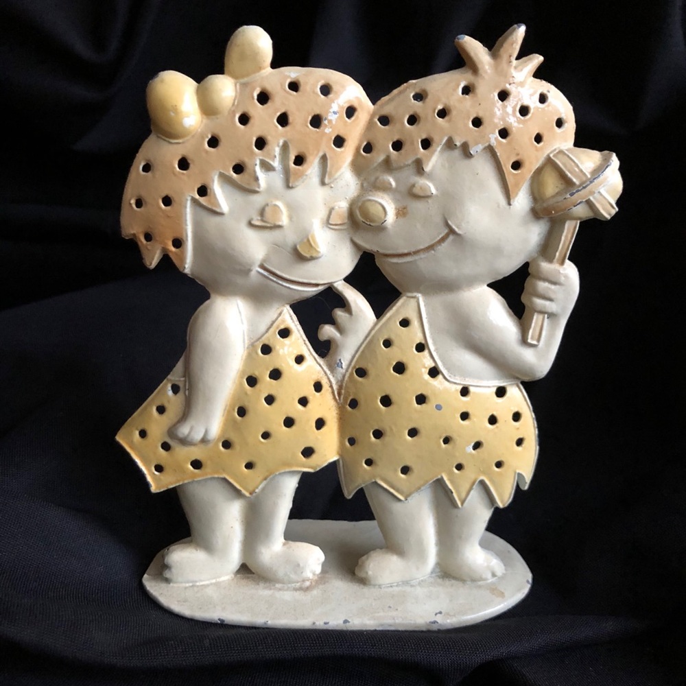 Vintage Cave Couple Earring Stand